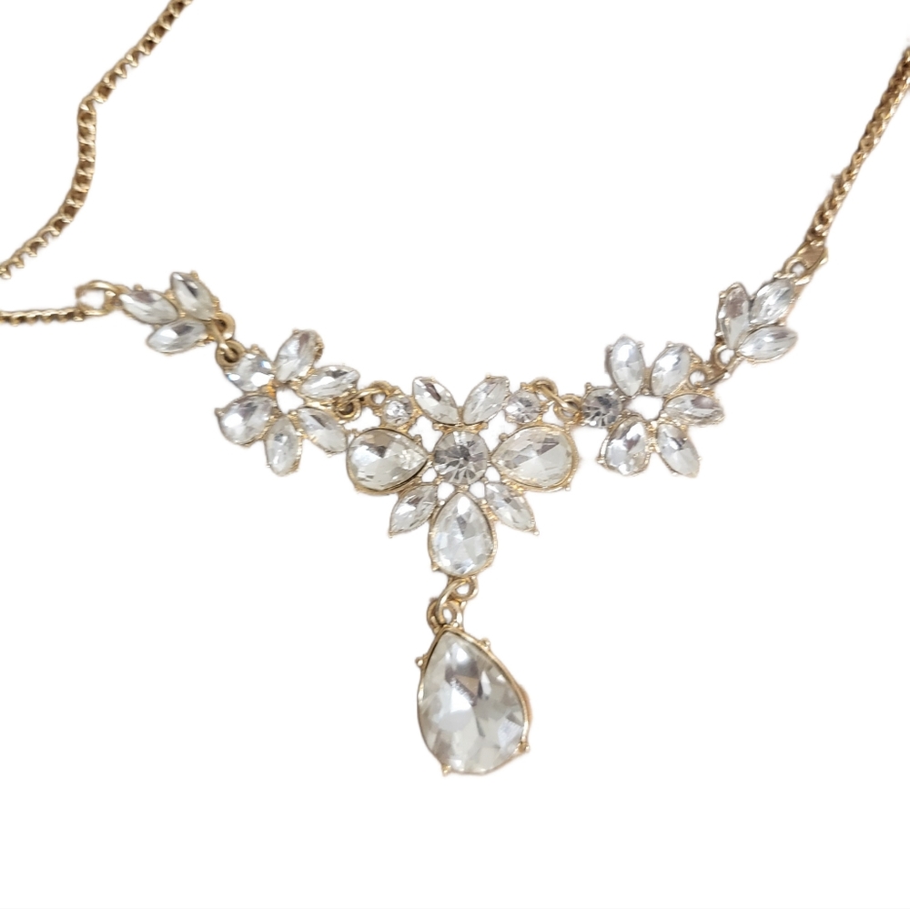 Formal costume necklace